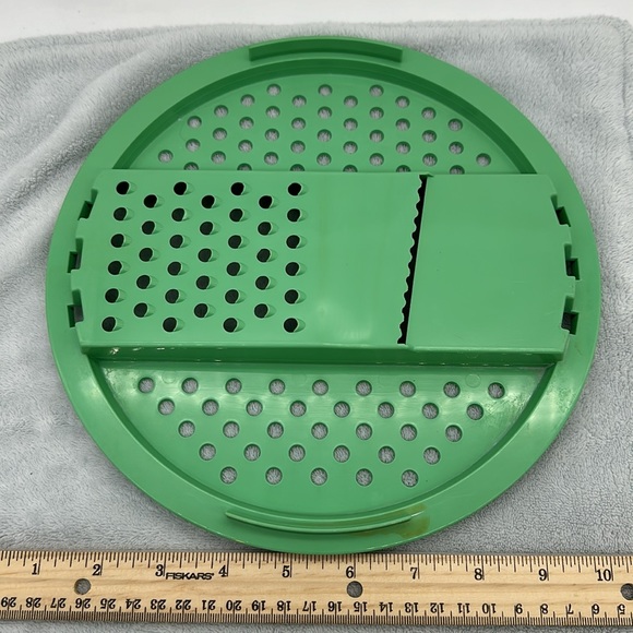 Tupperware Vintage Jade Green Cheese Grater LID ONLY for Bowl / Dia. 10” - Picture 4 of 8